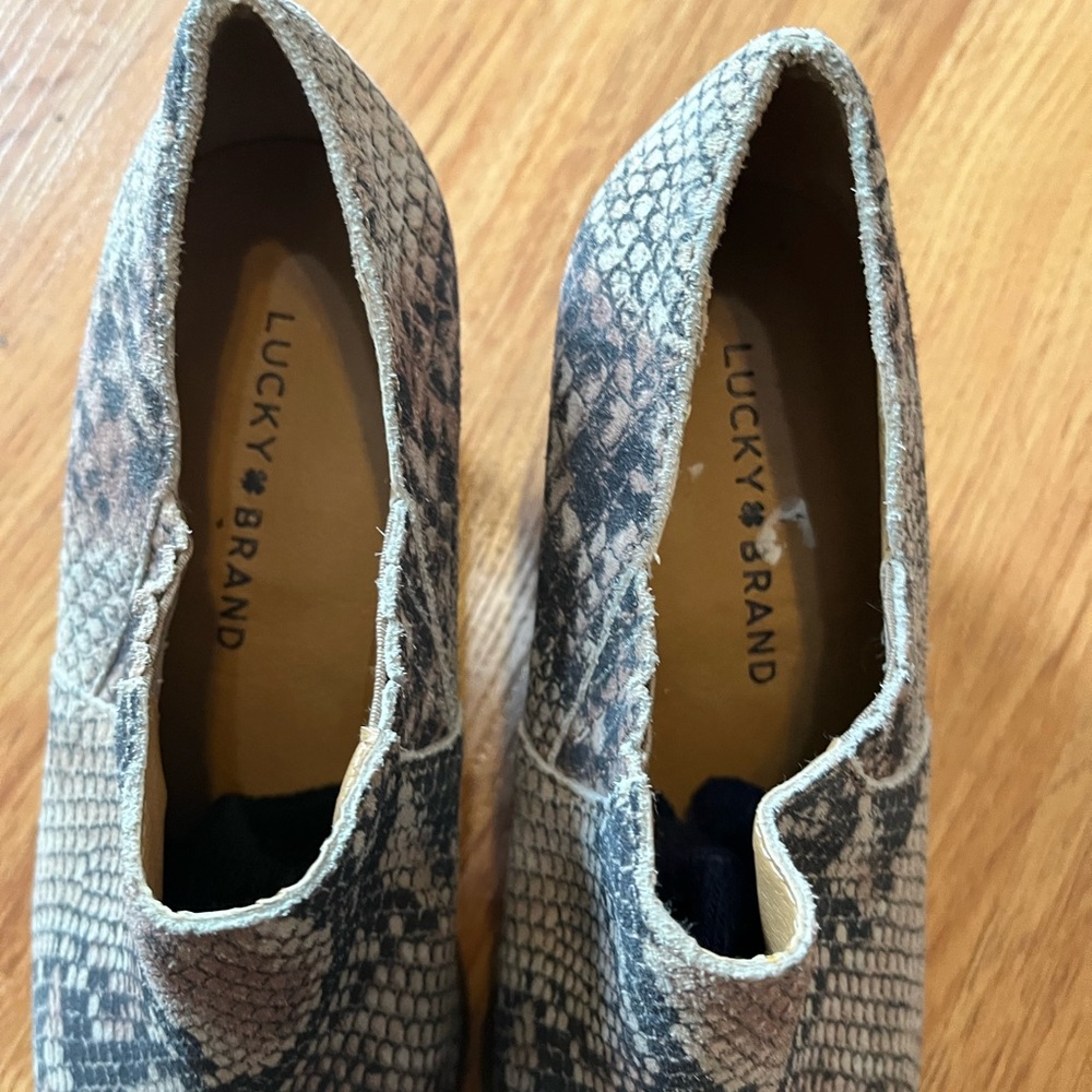 Lucky Brand Women’s Snakeskin Pattern Shoes - Picture 4 of 6